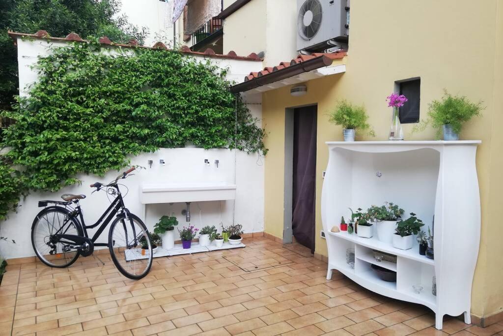 Flower Garden Apartment Vicino Al Centro Florence Buitenkant foto